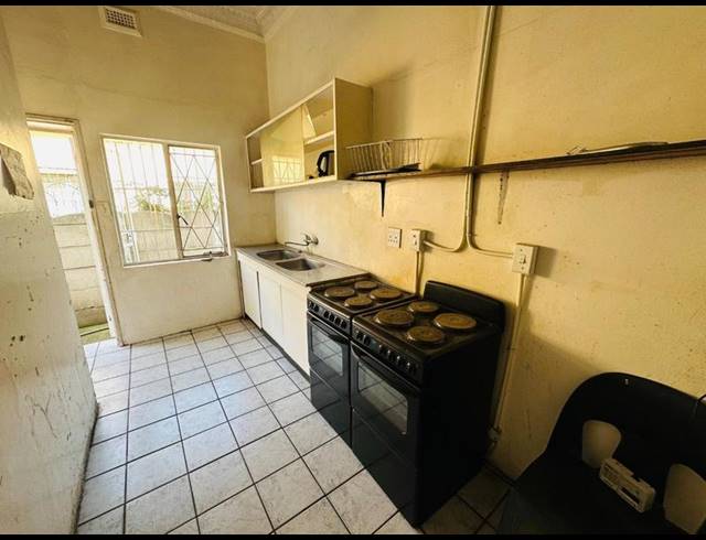 8 BEDROOM HOUSE FOR SALE IN GERMISTON STATION